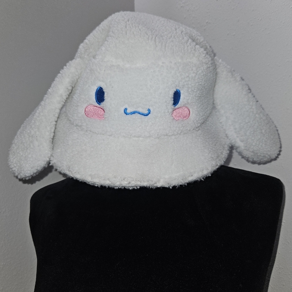 Cinnamon roll bucket hat